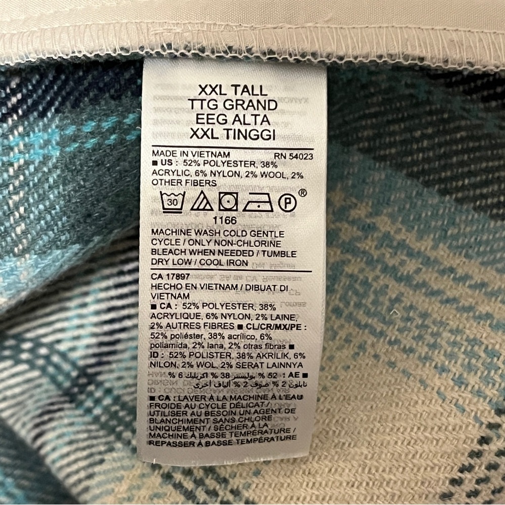 Old Navy Oversized Brushed Plaid Shacket - Picture 8 of 8